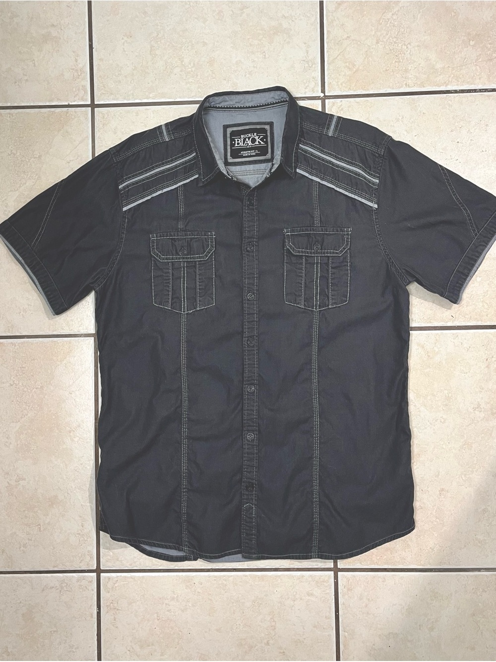 Buckle Black Short-Sleeve Button-Down Shirt with Contrast Stitching